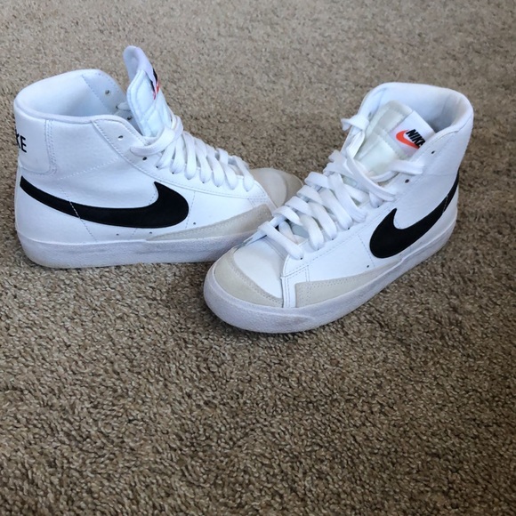 very cute! tried on once and they were way too small! no stains! - Picture 2 of 4